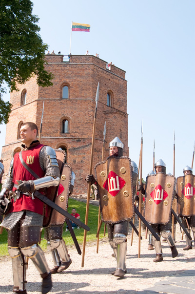 Litewscy rycerze zostali wysłani do Polski na pola grunwaldzkie, gdzie w sobotę odbędzie się inscenizacja wielkiej bitwy.