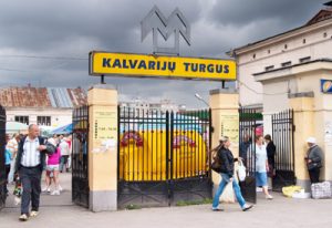 Na rynku Kalwaryjskim lada chwila wybuchnie akcja protestacyjna niezadowolonych handlarzy Fot. Marian Paluszkiewicz