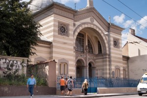 W Wilnie działa synagoga, jednak prawdziwie religijnych wyznawców judaizmu zostało dziś niewiele. Na sobotnie modły przychodzi około 50 – 60 osób Fot. Marian Paluszkiewicz