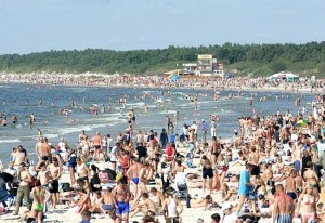 Wyjątkowym weekendem, że Połąga zapełniła się na 100 proc. były dni 17-19 lipca, kiedy to  w tym jednym z najpopularniejszych kurortów Litwy zabrakło wolnych miejsc. I na plaży jak widać nie było luźno