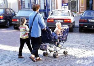 Zdaniem psychologów pierwsze dwa lata dziecko powinno przebywać z najbliższą mu osobą Fot. Marian Paluszkiewicz