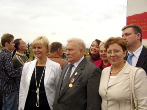 Były Prezydent RP, lider „Solidarności” Lech Wałęsa wraz z sekretarz Rady Samorządu Rejonu Wileńskiego Renatą Cytacją Fot. archiwum ASRW