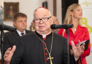 Na wystawę przybył najbardziej znany i zasłużony z żyjących wilniuków ks. kardynał Henryk Gulbinowicz Fot. Marian Paluszkiewicz