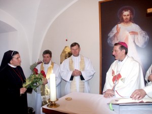 Siostra Michaela dziękuje Nuncjuszowi za wspólną modlitwę Fot. Zbigniew Markowicz