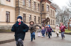 Dzięki zaangażowaniu rodziców, pracowników i sympatyków przedszkola dziś „Uśmiech” może wychowywać i kształcić polskie dzieci 