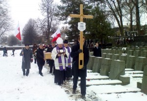 Szczątki Juliana Szweda spoczną na wieczystej kwaterze na wojskowym cmentarzyku na Rossach	Fot. Witold Janczys
