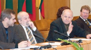 Uczestniczący na wspólnym posiedzeniu sejmowych komitetów prezes „Vilniji” Kazimieras Garšva uważa, że szkoły na Wileńszczyźnie nie powinny w ogóle podlegać lokalnym samorządom zdominowanym przez polską mniejszość Fot. Marian Paluszkiewicz