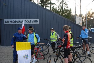 Grupa dojechała do Katynia na rowerach w piątek 9 kwietnia