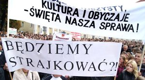 Polaków litewskich nie przekonuje „kompromis” w sprawie Ustawy o Oświacie, więc zapowiadają kontynuację protestów zapoczątkowanych 2 września wielotysięcznym wiecem i strajkiem szkół	 Fot. Marian Paluszkiewicz 