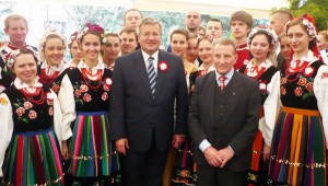 Zdjęcie pamiątkowe „Wileńszczyzny” z prezydentem RP Bronisławem Komorowskim  Fot. Grzegorz Rungo