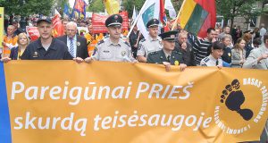 Funkcjonariusze protestowali przeciwko prowadzonej przez rząd polityce pauperyzacji struktur praworządności Fot. Marian Paluszkiewicz