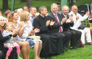 Goście wspólnie z gospodarzami święta oklaskiwali koncert Fot. Teresa Markiewicz 