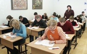 Zdaniem Polaków niedobry jest sam pomysł zastosowania ujednoliconego egzaminu        Fot. Marian Paluszkiewicz