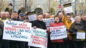   Na akcję protestacyjną przybyło około 200 osób   Fot. Marian Paluszkiewicz 
