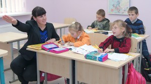 Anna Prontkielewicz prowadzi lekcję języka litewskiego Fot. Marian Paluszkiewicz