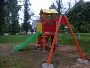 W Zujunach wybudowano placyk zabaw dla dzieci