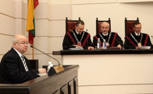 Przewodniczący GKW Zenonas Vaigauskas nie miał wątpliwości, że przed Sądem Konstytucyjnym uda się mu obronić decyzję Komisji Fot. ELTA