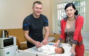 Anna i Andrzej Czerniawscy dumni są ze swej córeczki Fot. Marian Paluszkiewicz