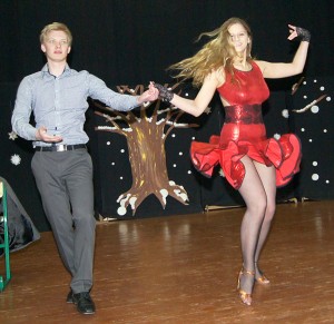 Dominika Granicka zatańczyła przepięknie taniec towarzyski ze swoim partnerem Fot. Marian Paluszkiewicz