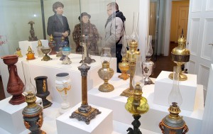 Ekspozycja zabytkowych lamp naftowych w Muzeum Powstania Styczniowego ma również swoje logiczne uzasadnienie — wynalazcą lampy był Ignacy Łukasiewicz, który wspierał powstańców Fot. Marian Paluszkiewicz