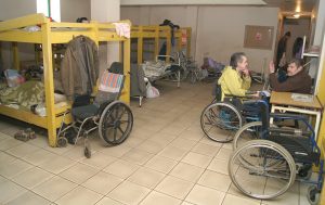 Ostatnio do noclegowni zwraca się coraz więcej osób niepełnosprawnych Fot. Marian Paluszkiewicz