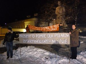  Akcja protestacyjna przeciwko łamaniu praw Polaków na Litwie podczas warszawskiej wizyty Algirdasa Butkevičiusa Fot. archiwum