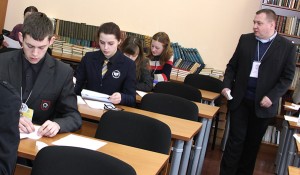 Uczniowie szkół polskich Wileńszczyzny pochylili się nad tematami XXIV Olimpiady Literatury i Języka Polskiego Fot. Marian Paluszkiewicz
