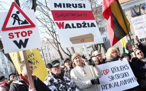  Antypolski wiec w Wilnie zgromadził około 200 osób           Fot. Marian Paluszkiewicz     