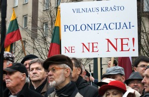Na transparentach dominowały hasła przeciwko działalności AWPL   Fot. Marian Paluszkiewicz