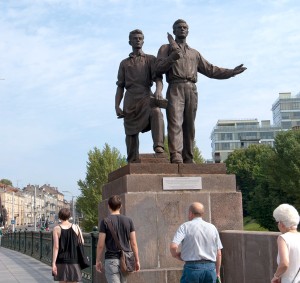  Jeden z pomników przy Zielonym Moście Fot. Marian Paluszkiewicz