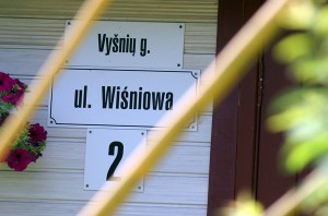  Polskie nazwy ulic na prywatnych domach na razie skutecznie bronią się przed rządową krucjatą przeciwko polskim napisom Fot. Marian Paluszkiewicz