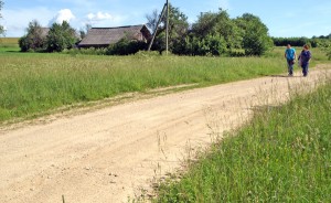 Białozorowszczyzna to dziś niemal pusta wieś, aczkolwiek potomkowie jej mieszkańców wciąż wracają do swojej ojcowizny i niestety, muszą ją bronić przed przybyszami Fot. Marian Paluszkiewicz