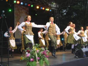 Starsza grupa taneczna „Znad Mereczanki” szlifuje mistrzostwo Fot. Anna Pieszko