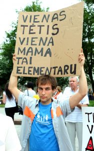 „Jeden tato, jedna mama” — w Wilnie się odbyło święto rodzin tradycyjnych Fot. ELTA