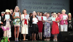 Jubileuszowa uroczystość zakończyła się sentymentalnym akcentem, wszyscy razem zaśpiewali hymn „Kuriera Wileńskiego” Fot. Marian Paluszkiewicz