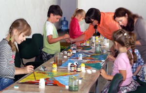  Każde dziecko jest zdolne, każde chce i potrafi malować Fot. Marian Paluszkiewicz