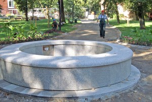Tu będzie jedna z czterech fontann w tym ogrodzie Fot. Marian Paluszkiewicz