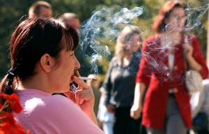 Dwie trzecie mieszkańców Europy sięga po papierosy jeszcze przed osiągnięciem wieku 18 lat Fot. Marian Paluszkiewicz