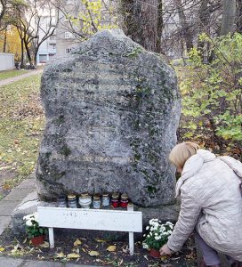 Pomnik w miejscu kaźni Szymona Konarskiego czeka na zwieńczenie – orła z rozpostartymi skrzydłami Fot. Marian Paluszkiewicz
