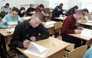 Maturzyści szkół mniejszości narodowych znaleźli się pod presją ministra oświaty zmieniającego znowu warunki egzaminu z litewskiego Fot. Marian Paluszkiewicz