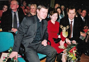 Podczas finału plebiscytu „Polak Roku 2005”, którego to pan Waldemar Tomaszewski był zwycięzcą dwukrotnie (2001) Fot. z albumu rodzinnego