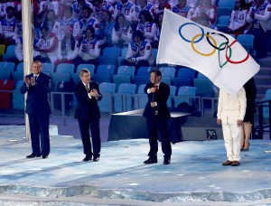 Soczi przekazuje olimpijską sztafetę dla południowokoreańskiego Pyeongchang          Fot. EPA-ELTA