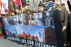 Tegoroczny marsz nacjonalistów zebrał kilka tysięcy uczestników i był największym w swojej kilkuletniej historii Fot. Marian Paluszkiewicz