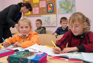 Uczniowie klas początkowych nie mają niestety odpowiedniego podręcznika do nauki języka litewskiego dla początkujących Fot. Marian Paluszkiewicz