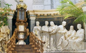 Centralny obraz ukazuje Ostatnią Wieczerzę Jezusa z uczniami Fot Marian Paluszkiewicz