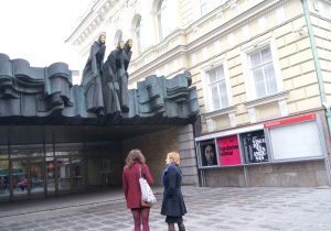 Mimo rozwoju innych sztuk, mimo atrakcyjności internetu, teatr wciąż zajmuje znaczące miejsce w sercach widzów Fot. Marian Paluszkiewicz