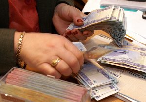 Mieszkańcy Litwy pieniądze do banku wkładają na krótkotrwałe terminy      Fot. Marian Paluszkiewicz