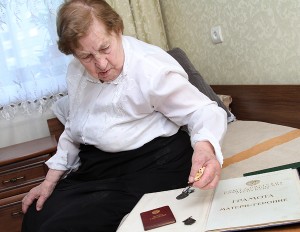 Janina Staszewska posiada już order macierzyństwa, order „Macierzyńska Sława”, złoty medal „Mat' Gieroinia” a w tym roku otrzymała order od prezydent Fot. Marian Paluszkiewicz