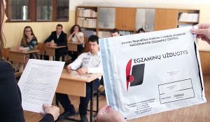 Choć wyniki z egzaminu z języka polskiego nie są uwzględniane przy rekrutacji na studia, uczniowie niezmiennie składają go na maturze  Fot. Marian Paluszkiewicz