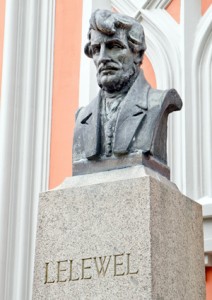 Pomnik Lelewela dłuta Bolesława Bałzukiewicza na wileńskiej Rossie Fot. Marian Paluszkiewicz